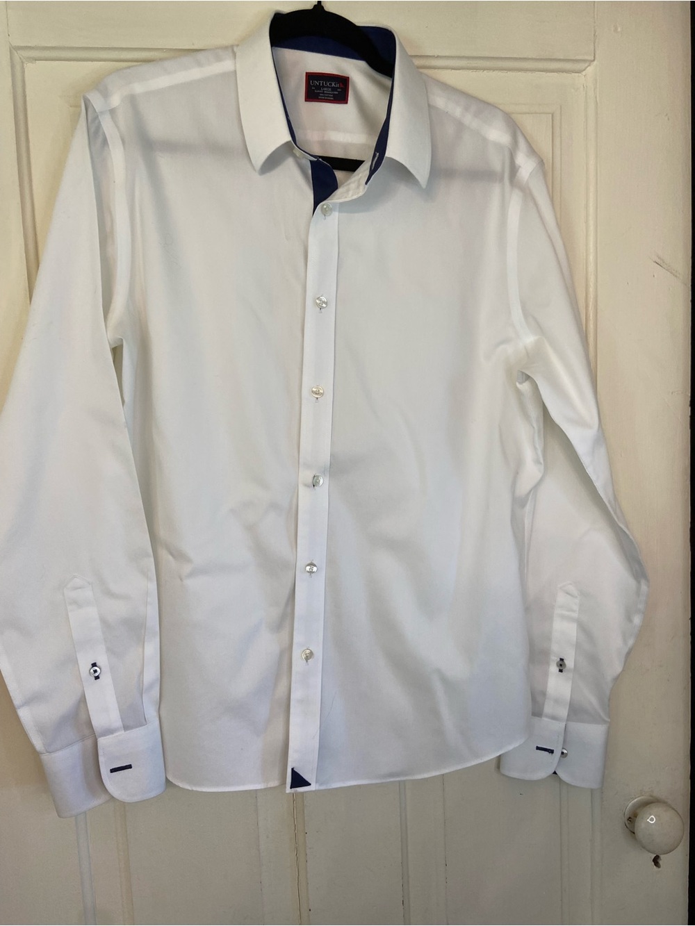 Men’s Untuckit L slim fit 100% cotton White Long-Sleeve  Shirt with Navy Trim
